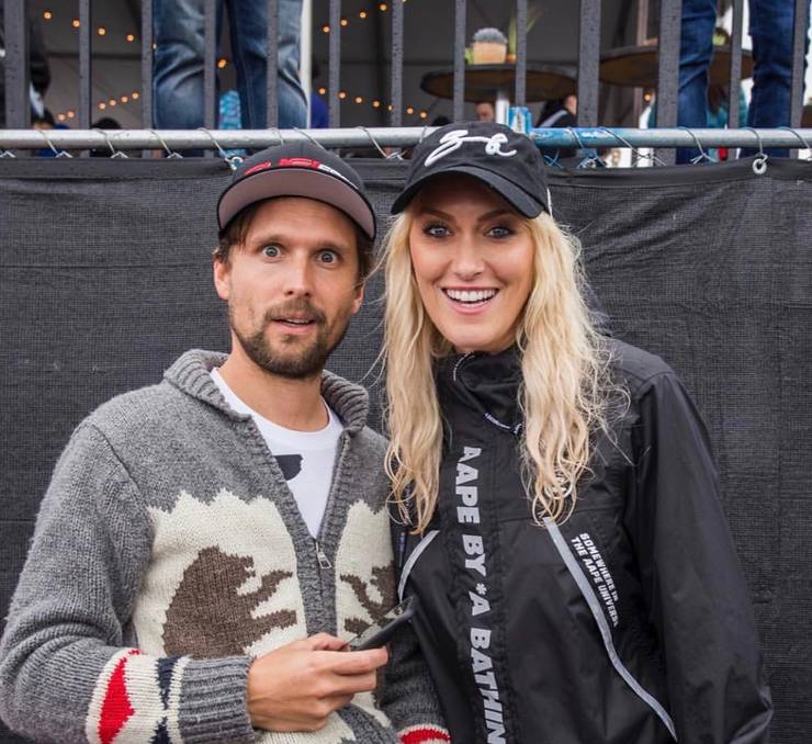 Supercar Blondie con amigable, Marido Nik Hirschi
