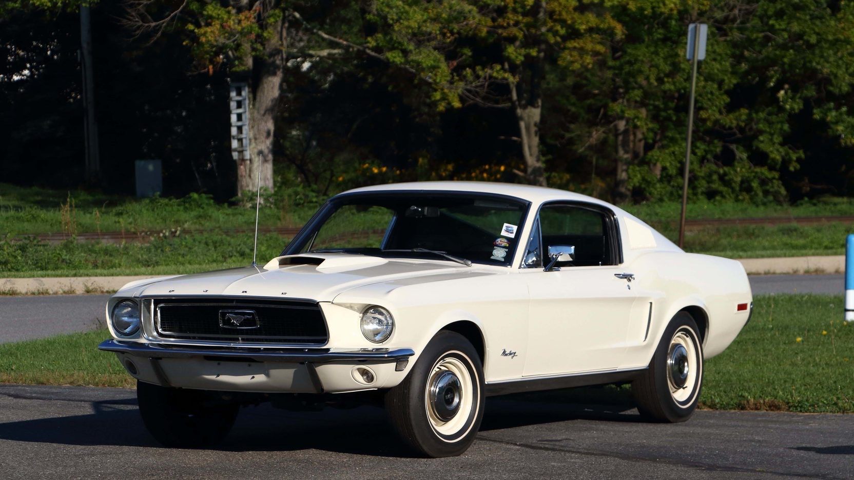 Classic Muscle Cars With The Most Iconic Engines