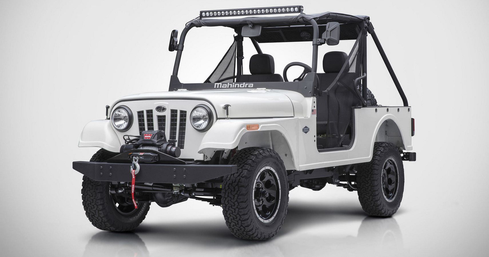 Front quarter view of the pre-facelift Mahindra Roxor