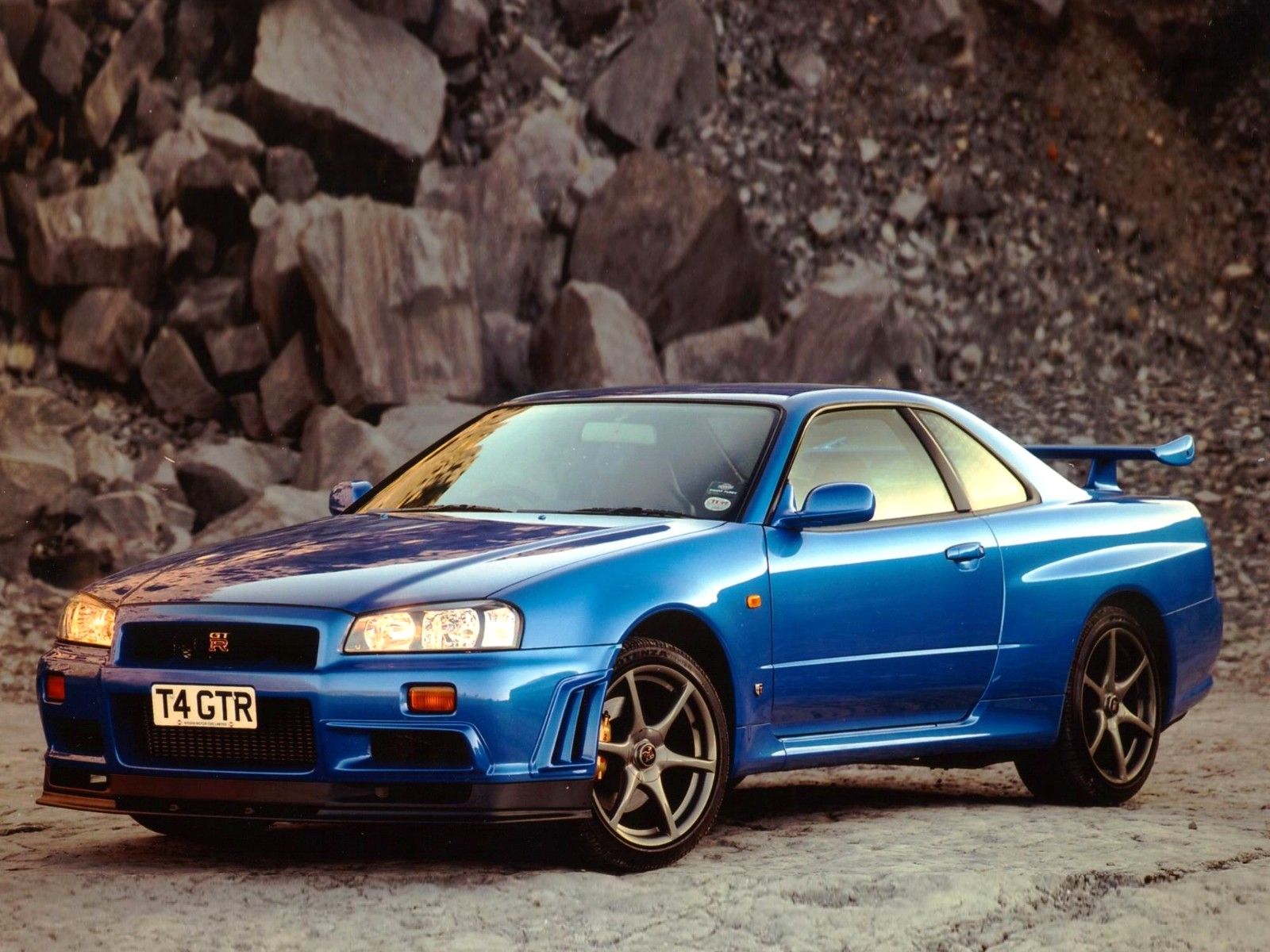 Nissan Skyline R34 GT-R (Blue) - Front Right