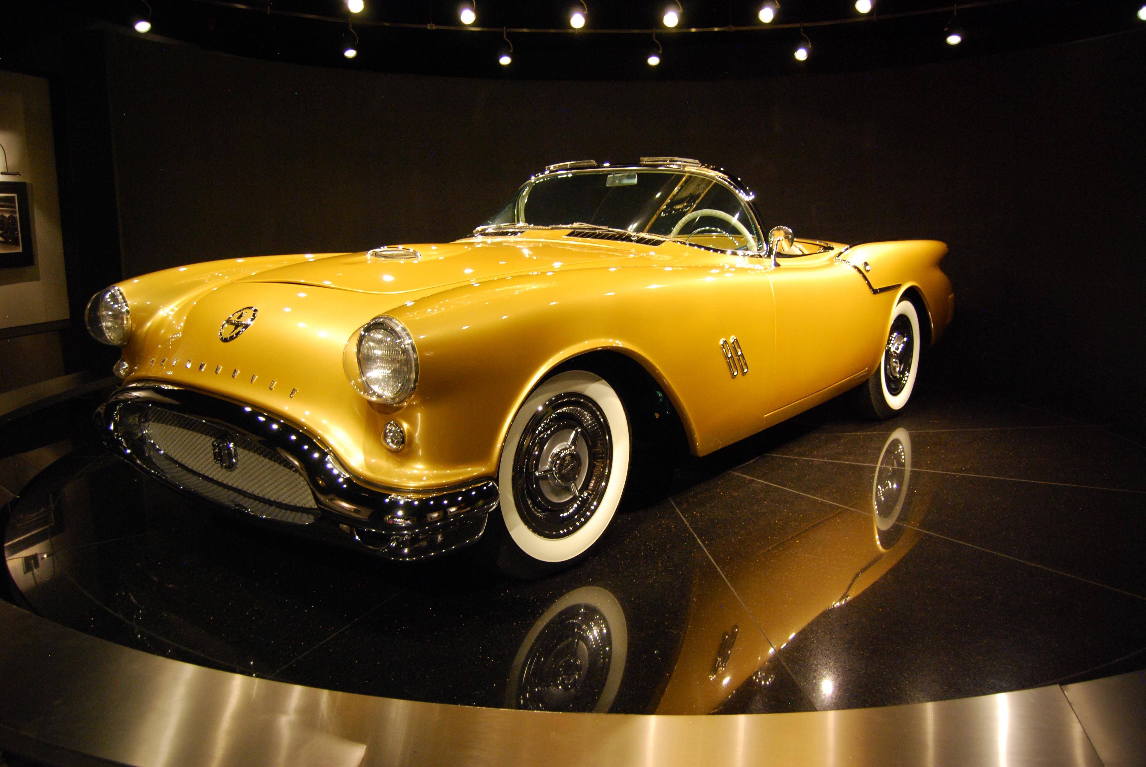 alt="1954 Oldsmobile F-88"