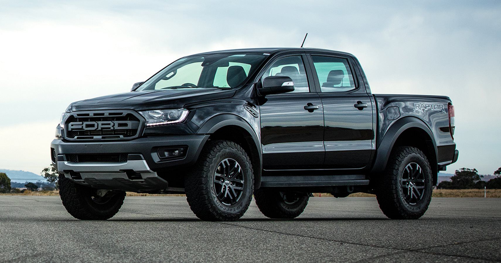 Ford Shows Off 2019 Ranger Raptor With Stylish Cutaway Video