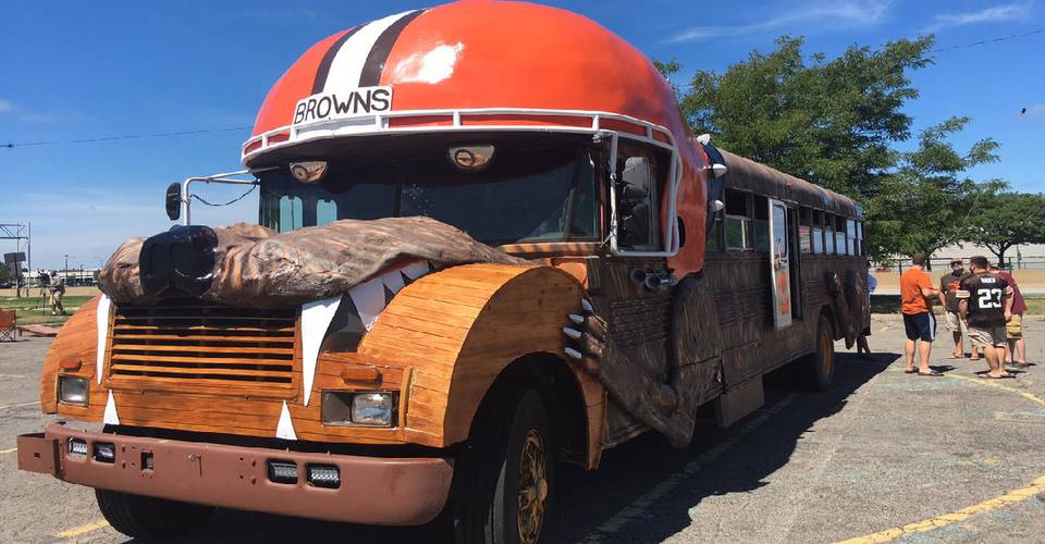 20 Nfl Fans Who Went Too Far With Their Car Wraps Hotcars