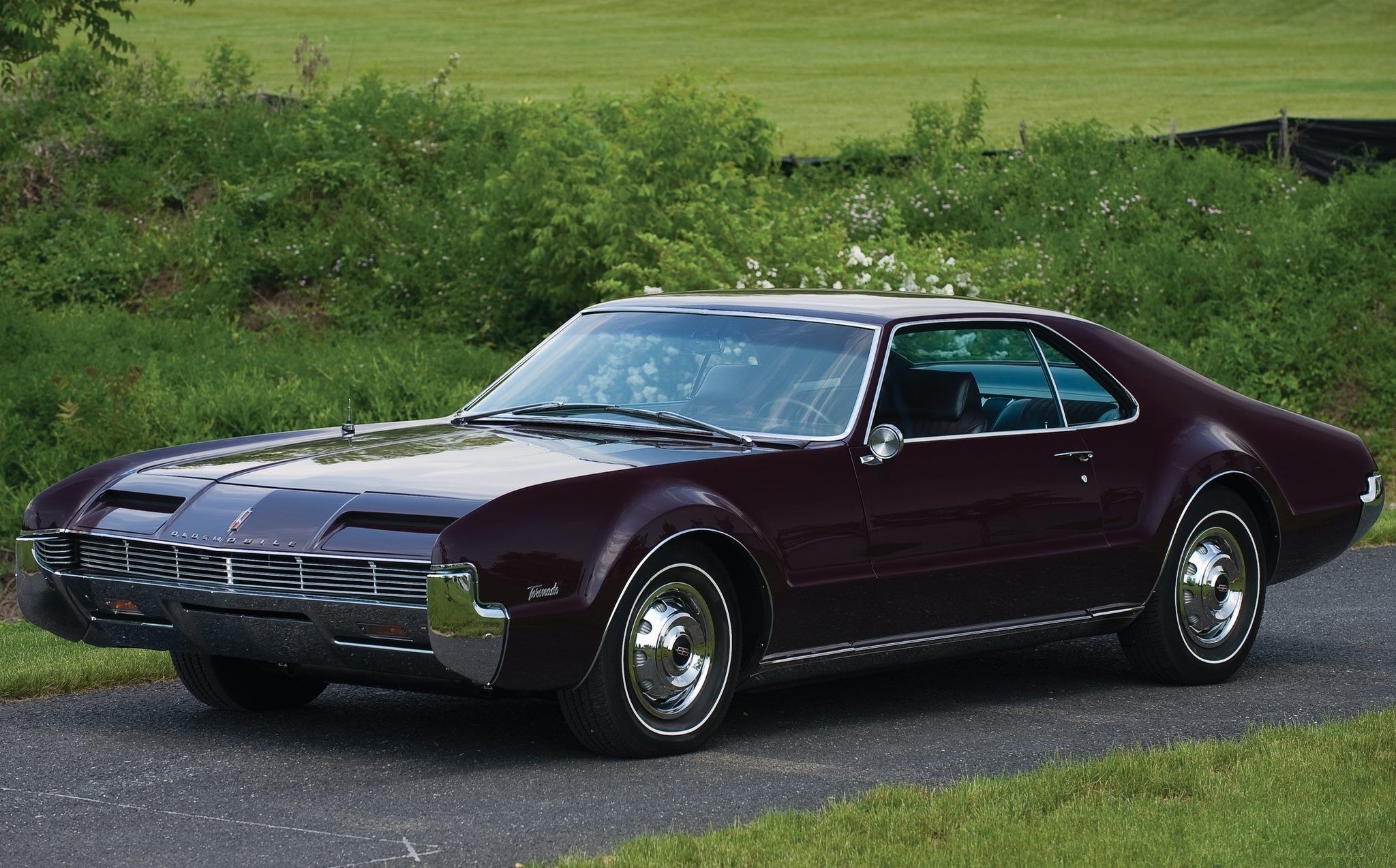 11 Classic Detroit Cars We Need Back Now (And 10 That Need To End)