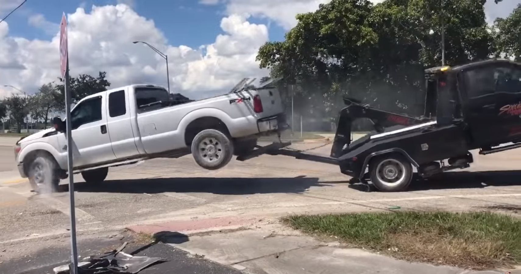 Florida Man Tries To Steal Back His Repossessed F-250 From An F-450