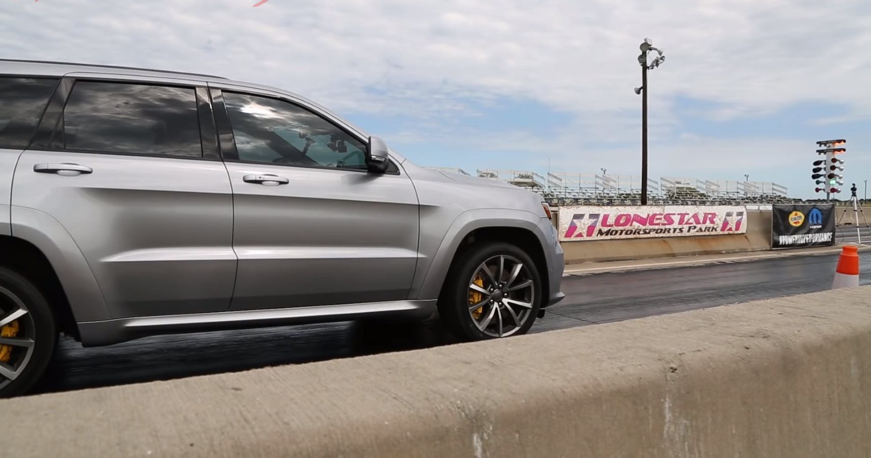 Watch An Insanely Powerful Hennessey Jeep Trackhawk Hit A World Record 1/4 Mile Run