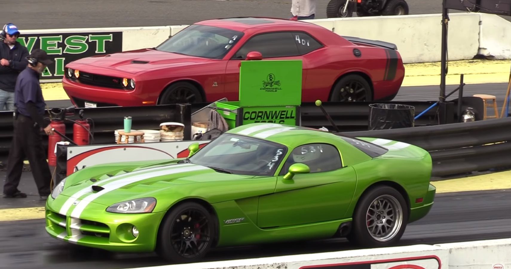 Watch A Dodge Viper Take On A Challenger Scat Pack In Drag Race