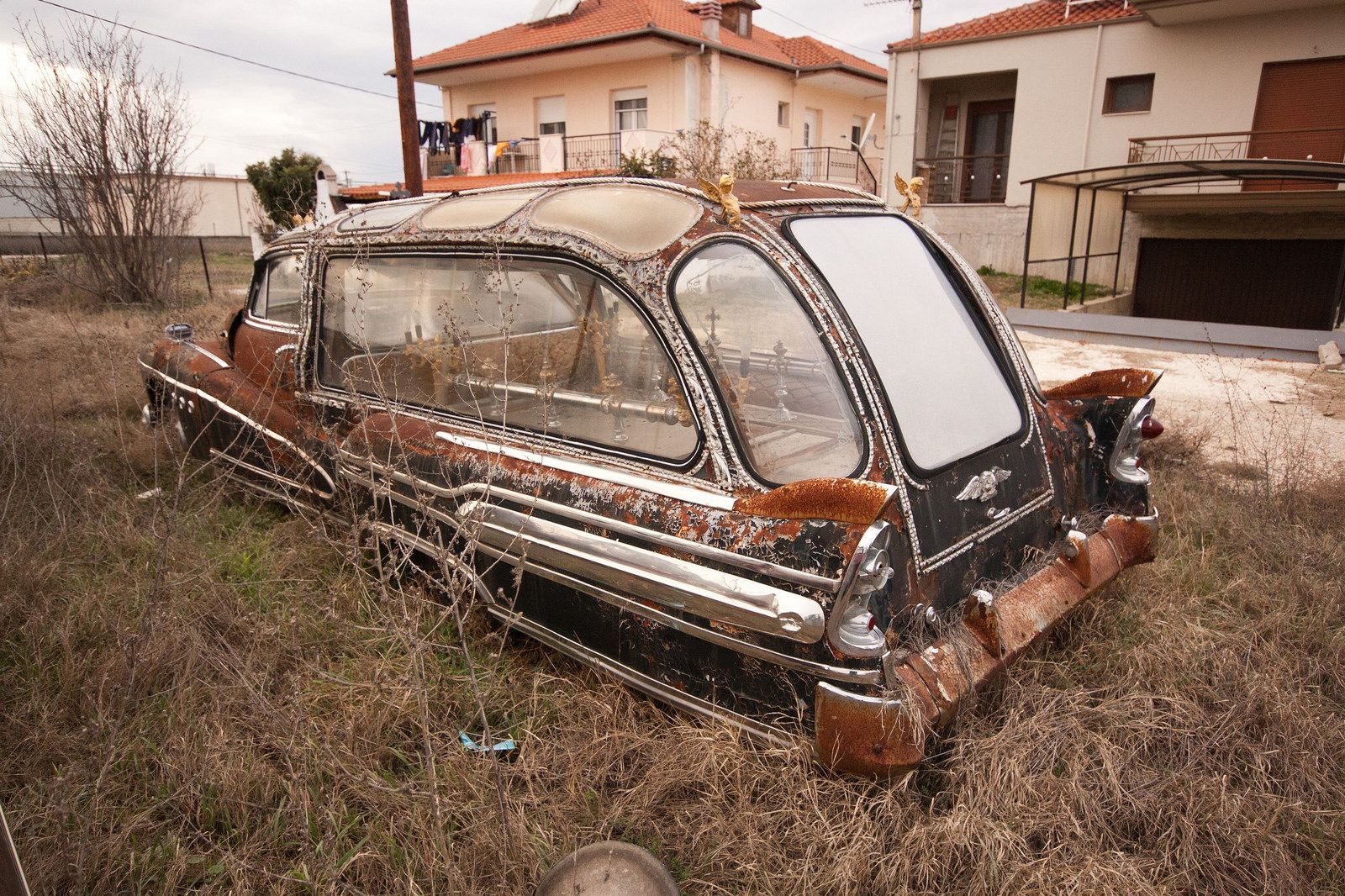 18 Spooky Pictures Of Deserted Hearses