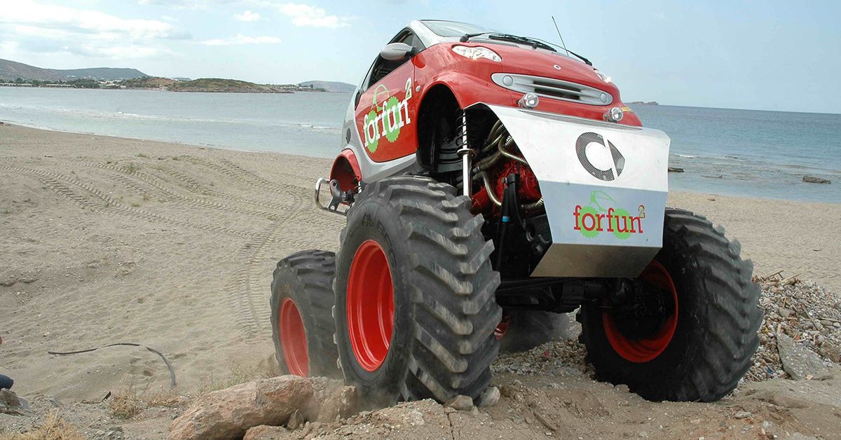 8 Pictures Of Monster Trucks That Make No Sense (And 10 That Are EPIC)