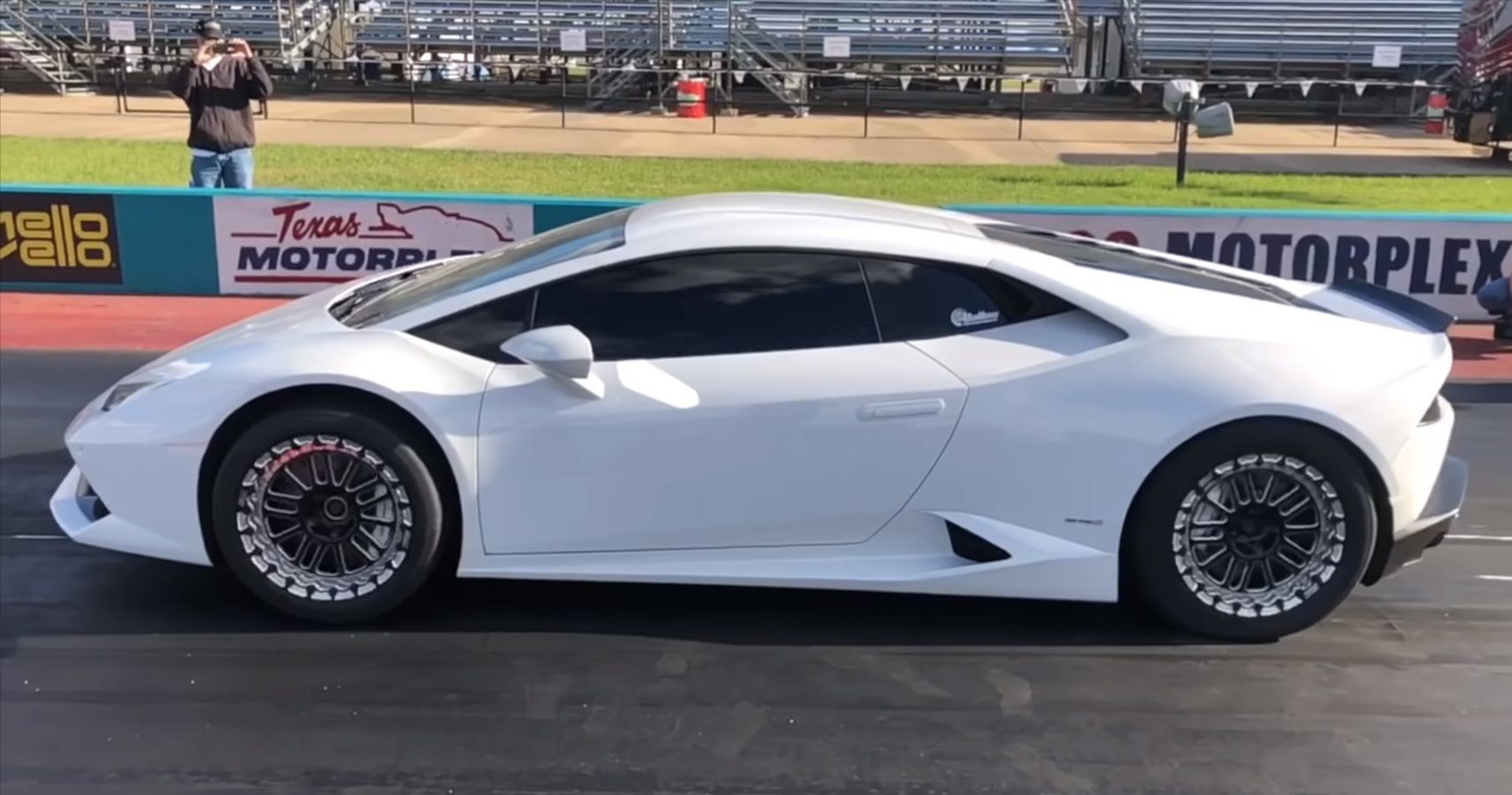 Watch A Lamborghini Huracan Hit Quarter Mile In Less Than 8 Seconds