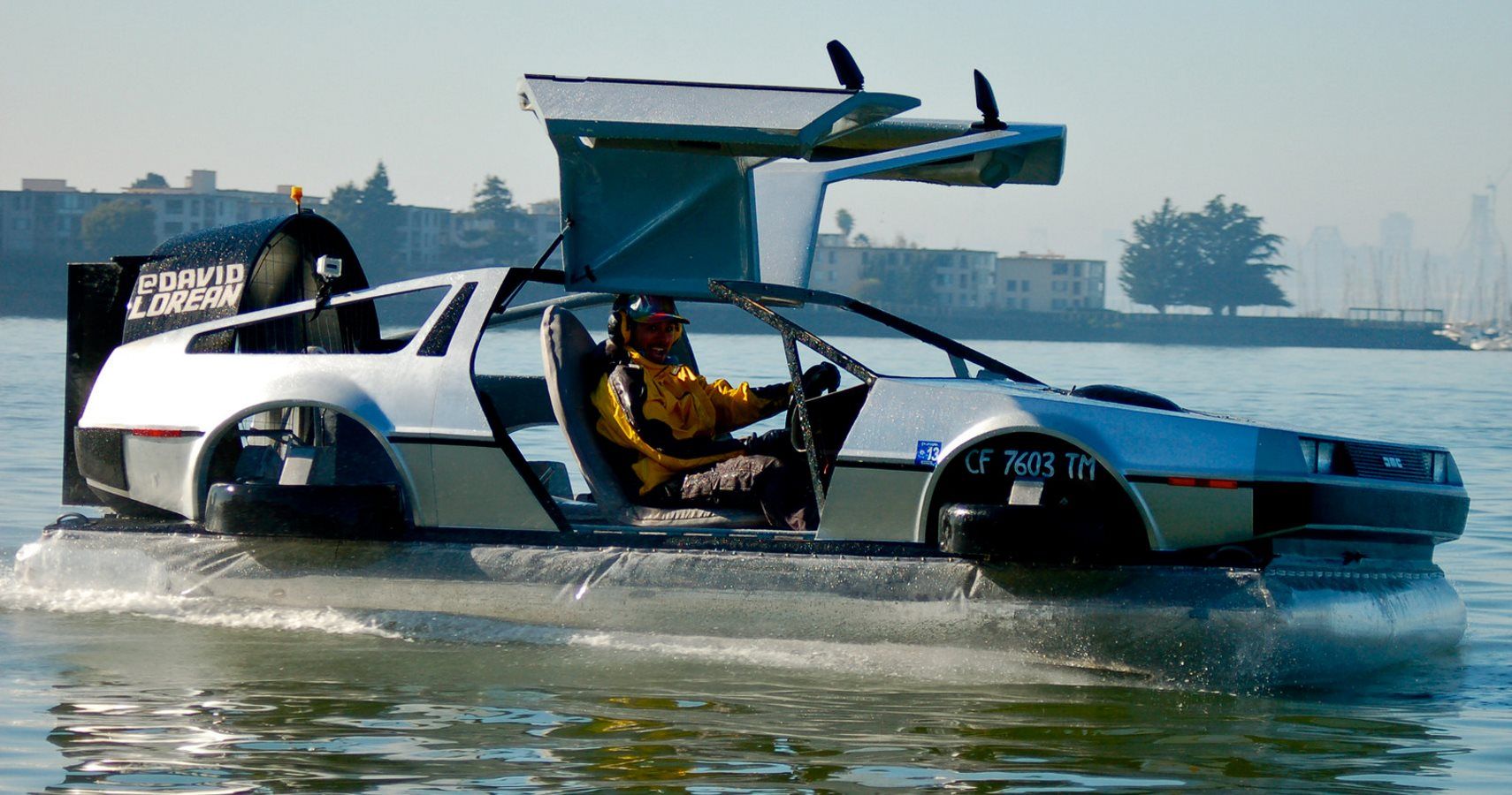 DeLorean Hovercraft Stars In Exciting Trick Video
