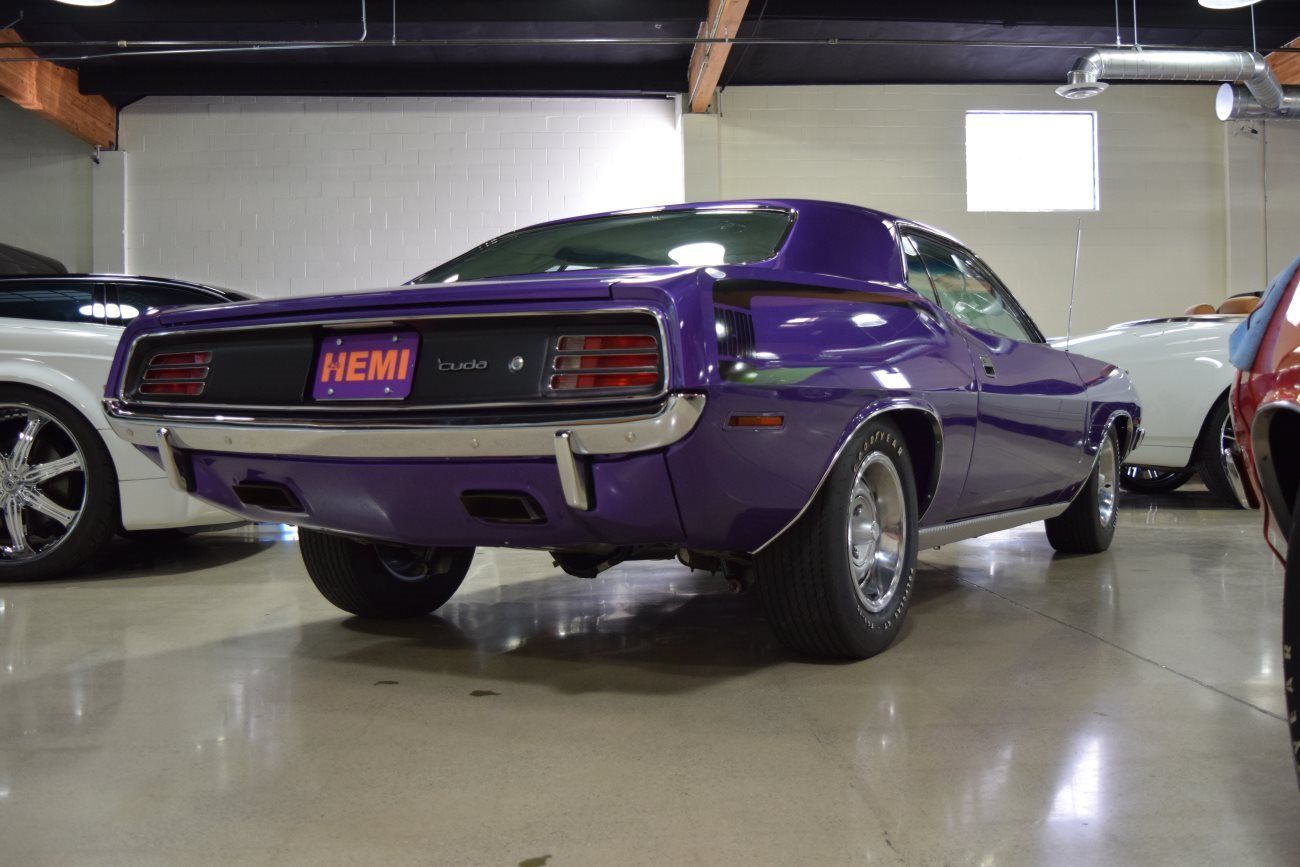 1970 Plymouth Barracuda Gets Completely Restored With V8 Hemi