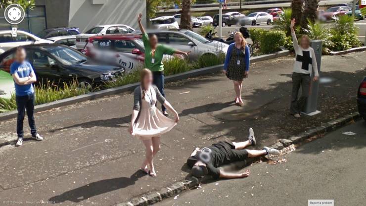 21 Images Caught By The Google Streetview Car That Have Us