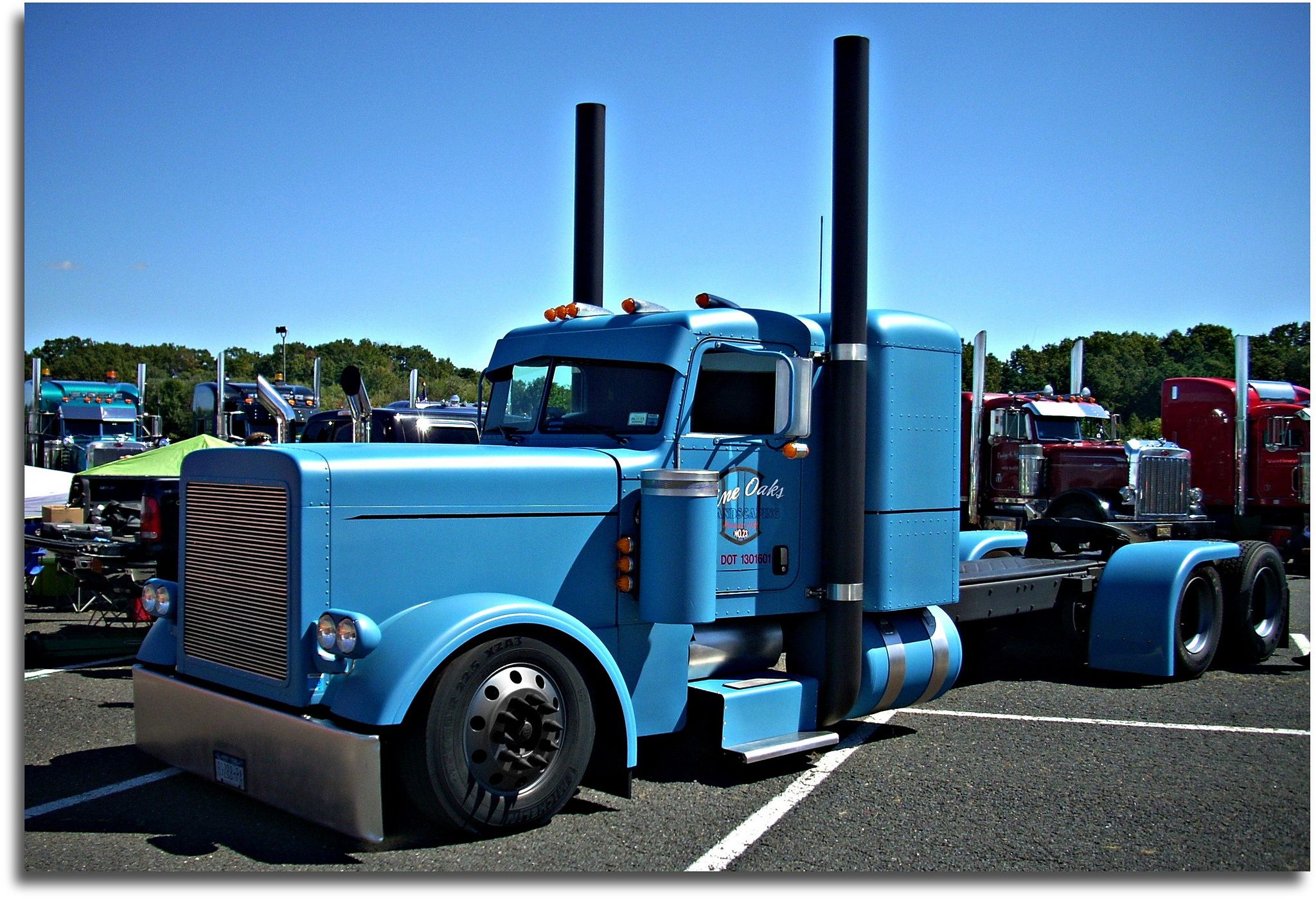 25 Pictures Of The Most Customized Semi Trucks That We've Ever Seen