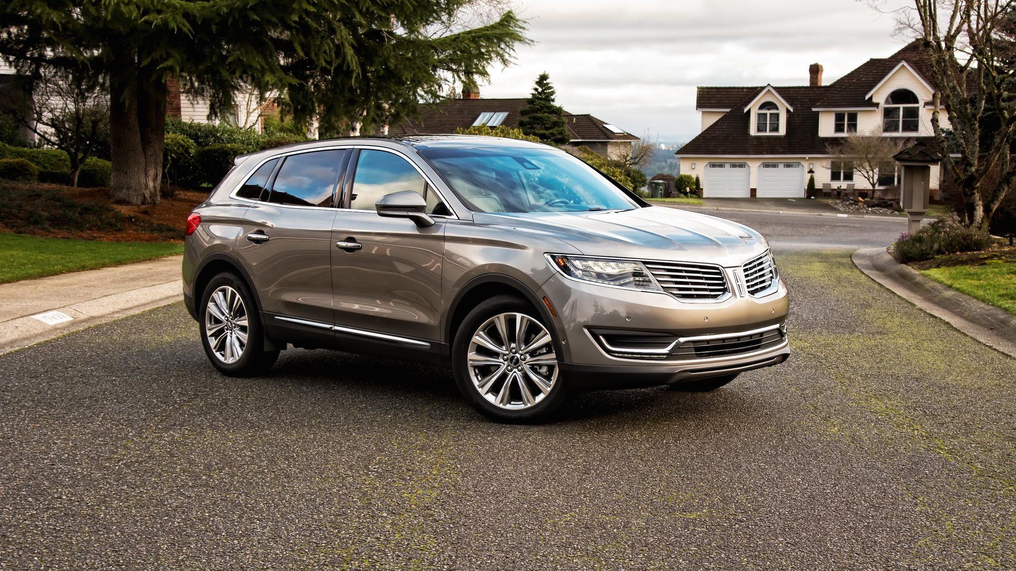 Lincoln MKX, front quarter view