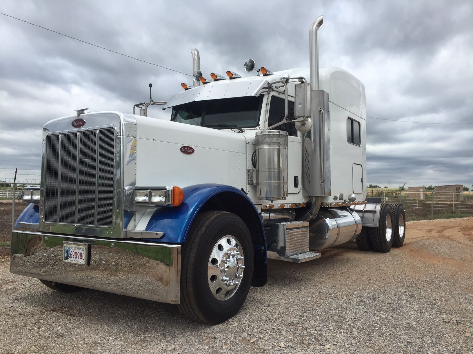 25 Pictures Of The Most Customized Semi Trucks That We've Ever Seen