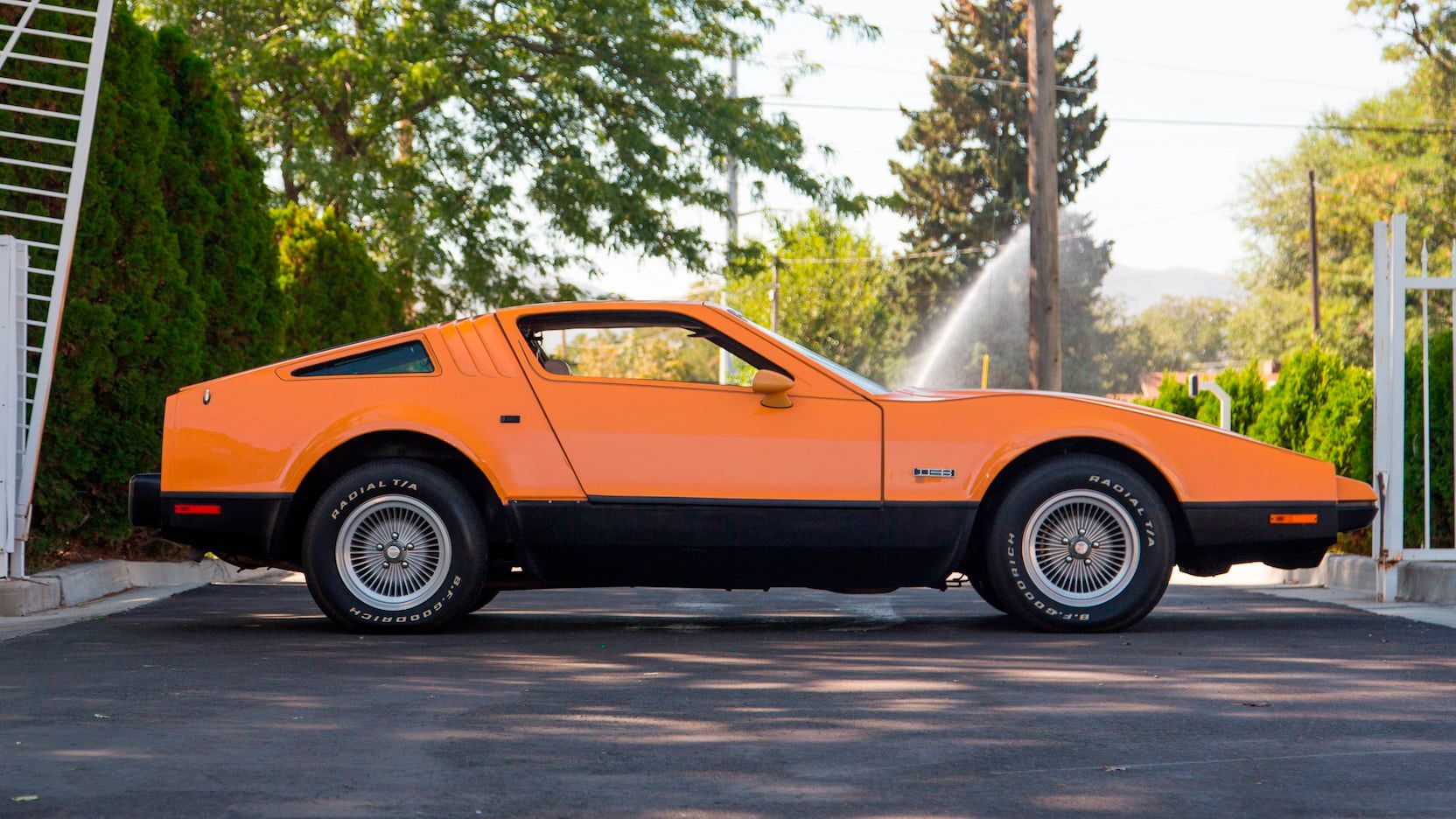 10-1975-Bricklin-SV-1.jpg