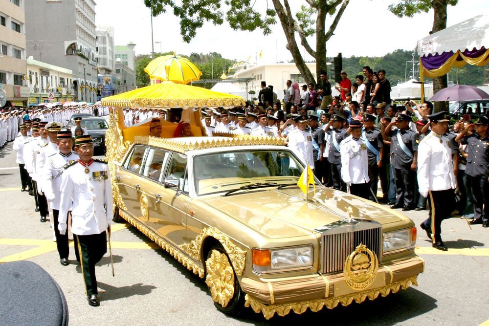 24 Carat gold plated Rolls Royce - Goldrefiners