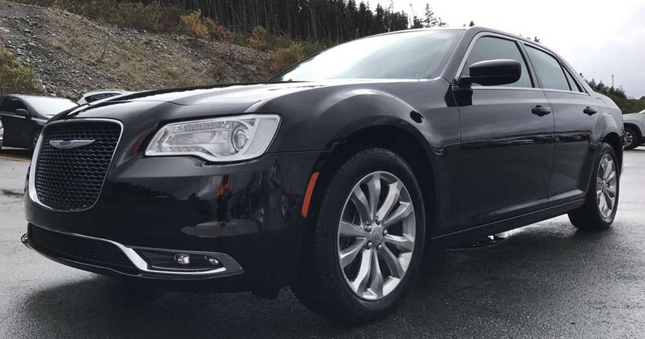 Gearhead Puts Hellcat Engine Inside Chrysler 300