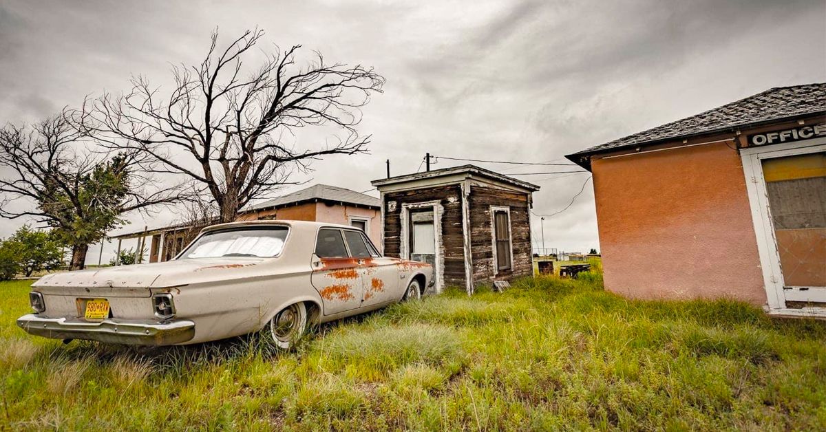 25 Pics Of Abandoned Cars And Factories Along The Rust Belt