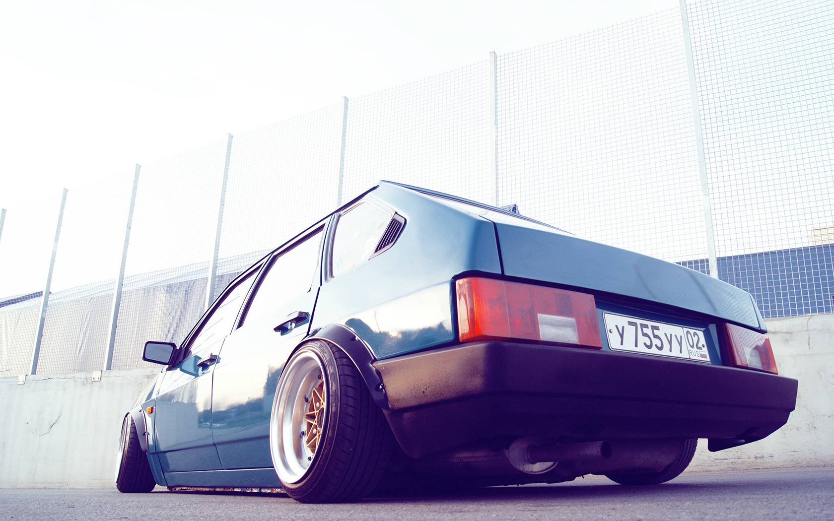 15 Stanced Cars That Look Incredible And 10 That Belong In A Junkyard