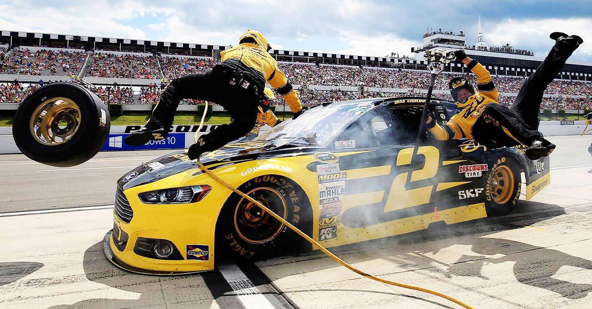 21 Strict Rules NASCAR Pit Crew Members Must Follow | HotCars