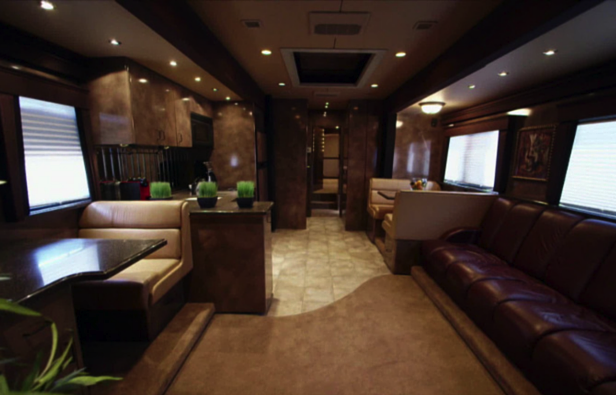 brad pitts trailer home