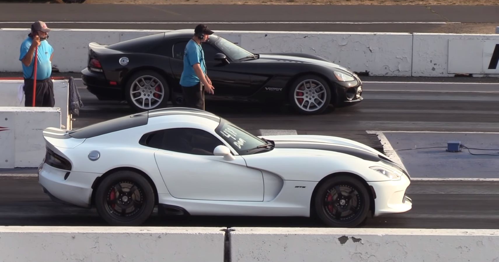 Twin Vipers Dual In Quarter-Mile Drag Race
