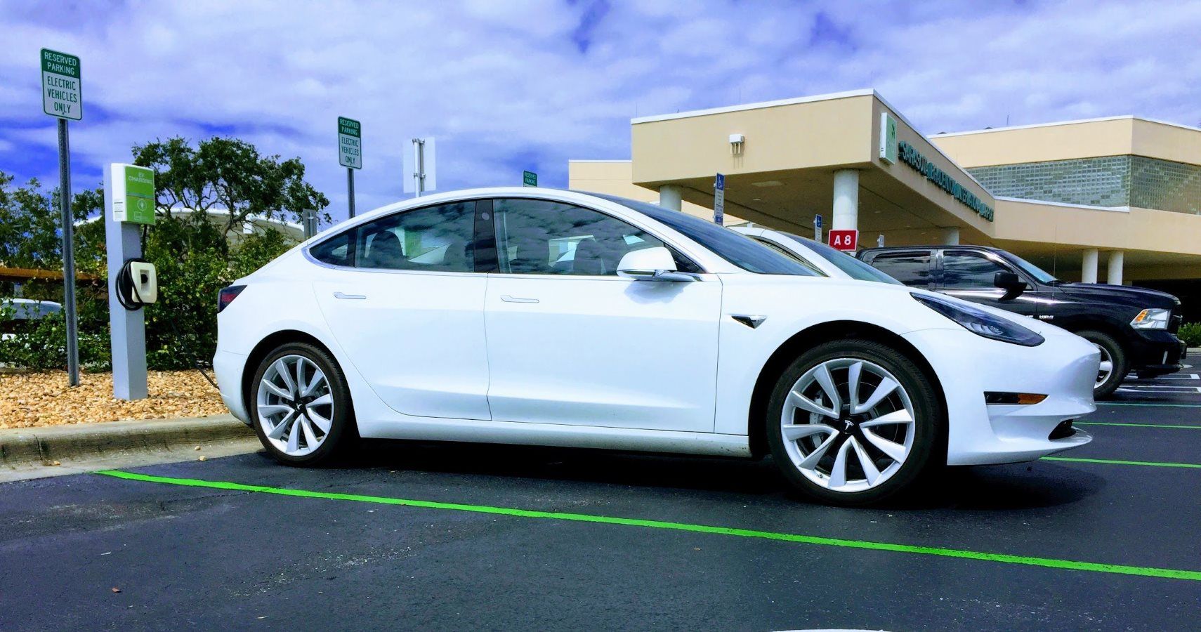 Major Automakers Back Bill To Boost Electric Car Tax Credits