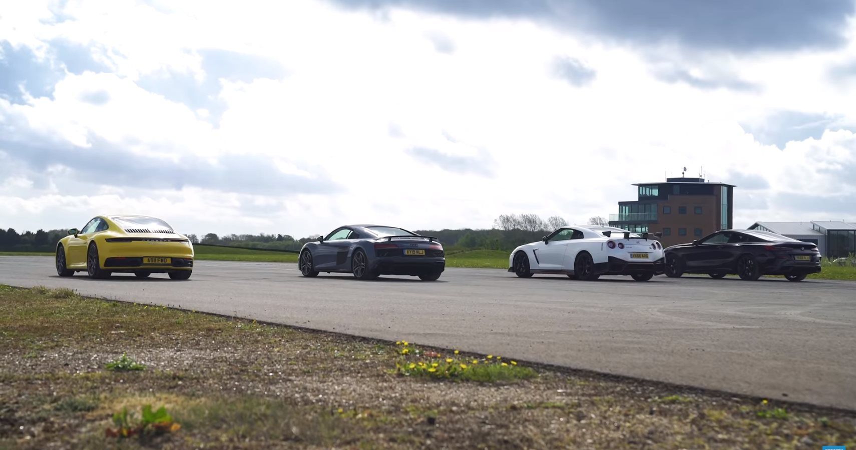 2019 Porsche 911 Carrera RS Takes On Nissan GT-R, Audi R8, And BMW M850i In Drag And Rolling Races