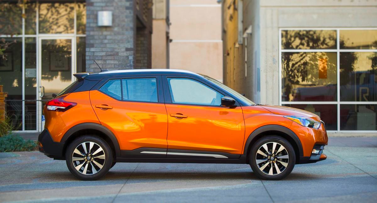 The 2019 Kicks is offered in a range of seven exterior colors – plus five two-tone combinations. Three of the two-tone color schemes utilize a black roof and contrasting body colors (white, orange or red), along with one each orange roof/grey body and white roof/blue body.