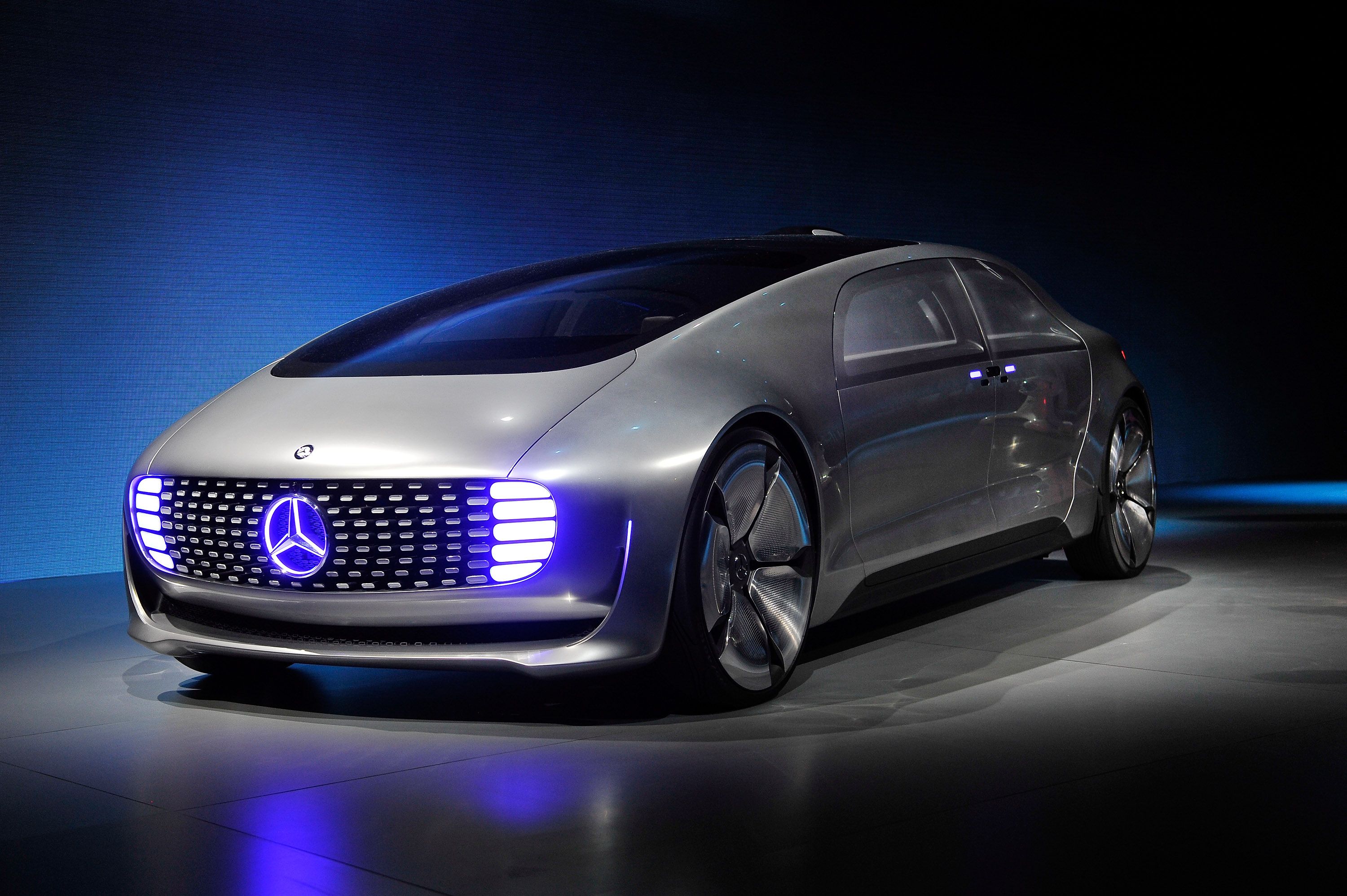 Mercedes & BMW Planning To Have Fully Autonomous Cars By 2024