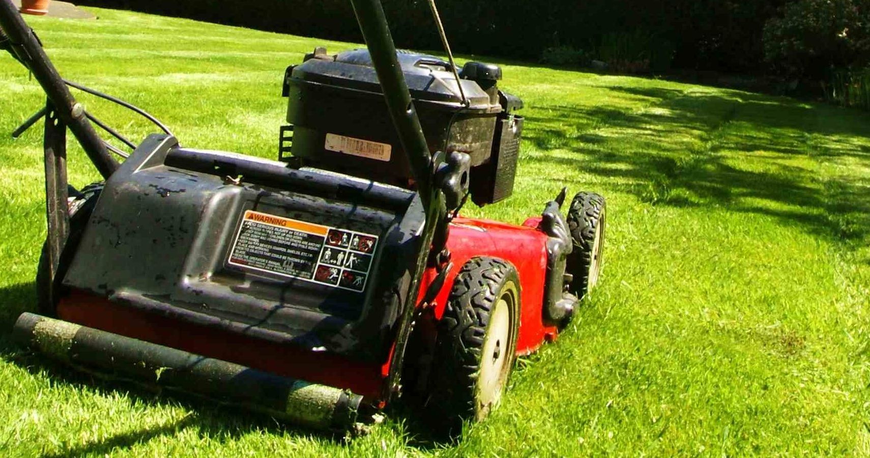 https://static1.hotcarsimages.com/wordpress/wp-content/uploads/2019/09/00-10-Things-To-look-for-when-buying-a-lawnmower.jpg