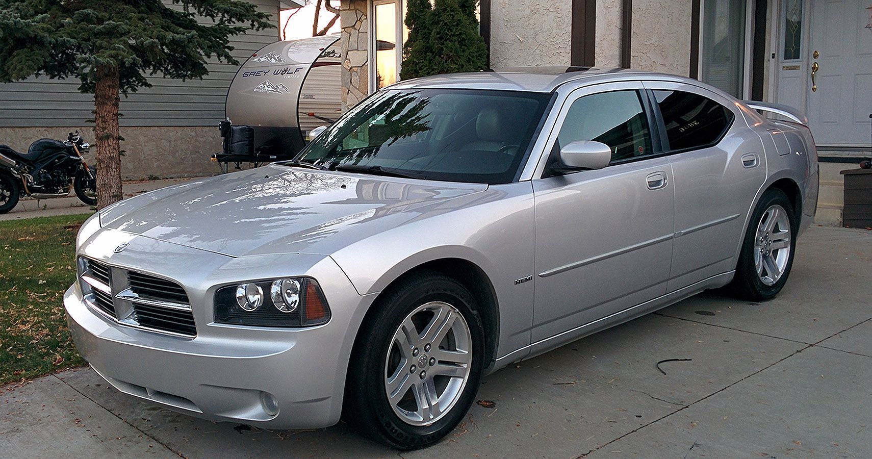 Silver V8-powered 2006 Dodge Charger R/T Muscle Car