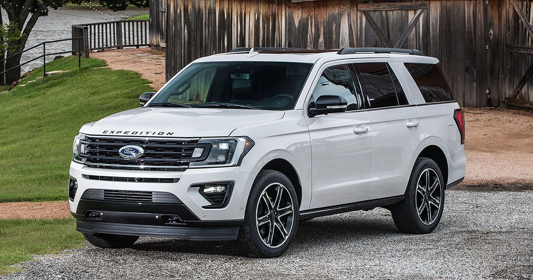 white 2019 Ford Expedition