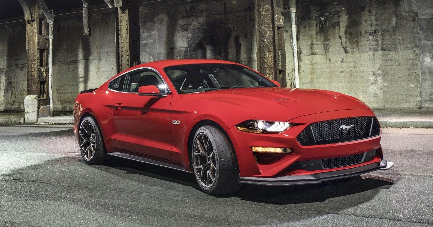 15 Stunning Photos Of Ford Mustangs and Chevy Camaros You Need To See