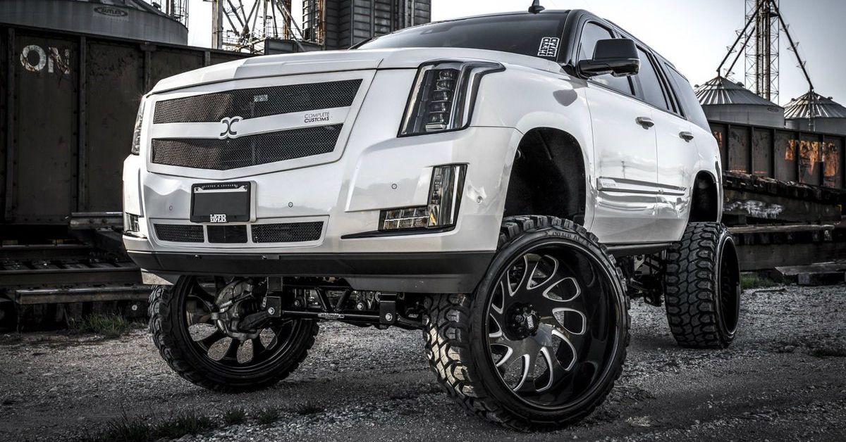 15-stunning-photos-of-cadillac-escalades-that-were-modified