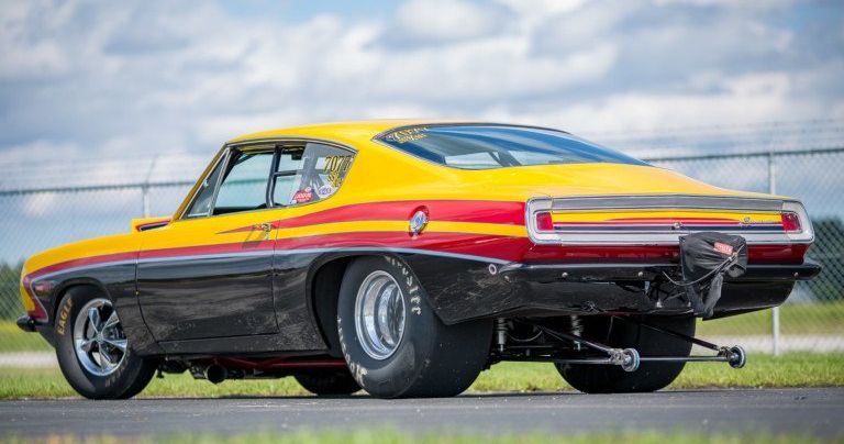 Hemi-Powered 1968 Plymouth Barracuda SS/AH Drag Car In Focus