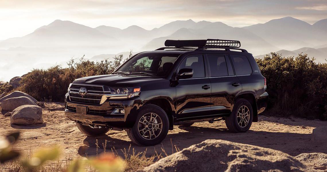 2020 Toyota Land Cruiser side front view