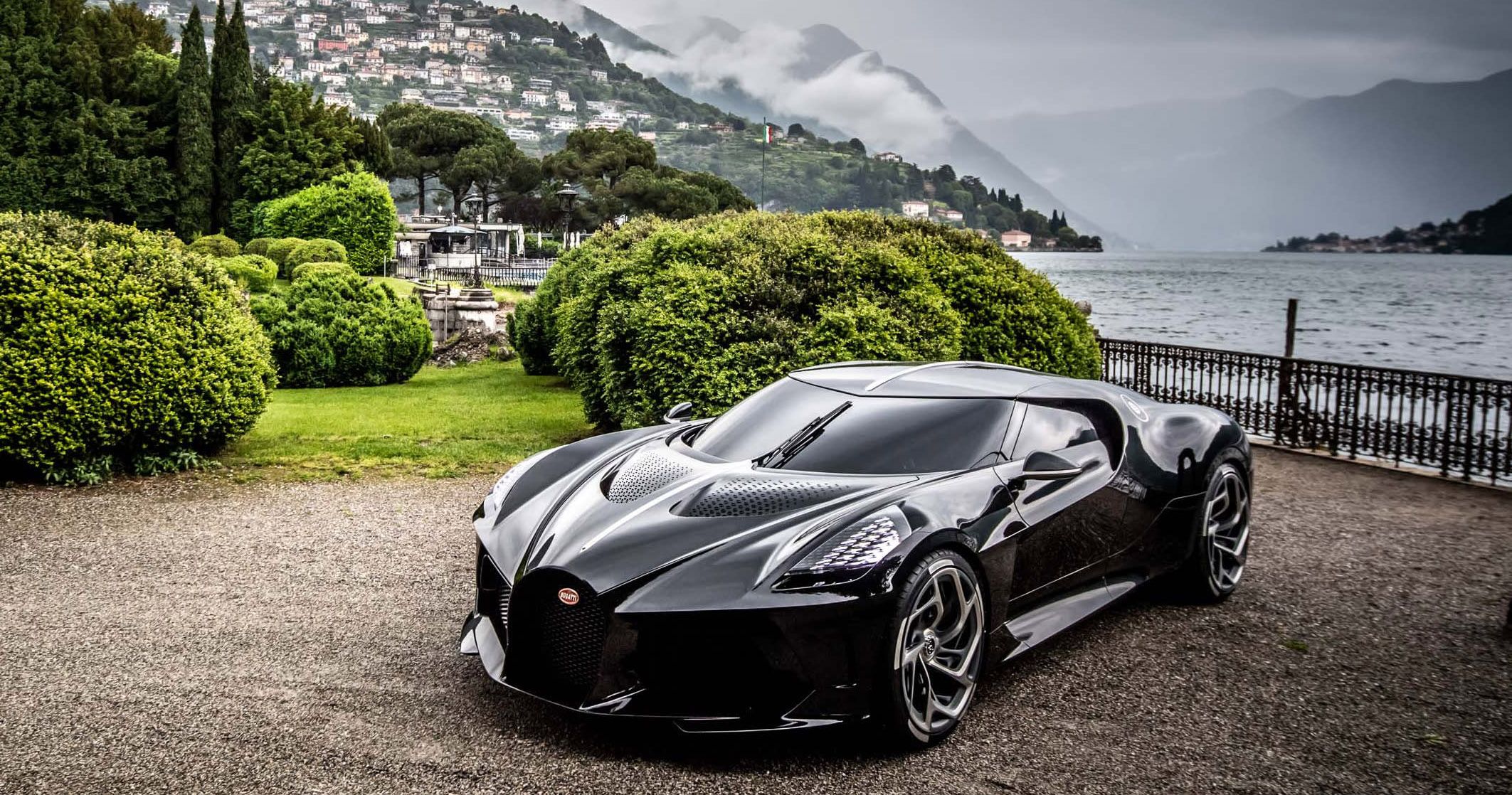 Bugatti La Voiture Noir front side view