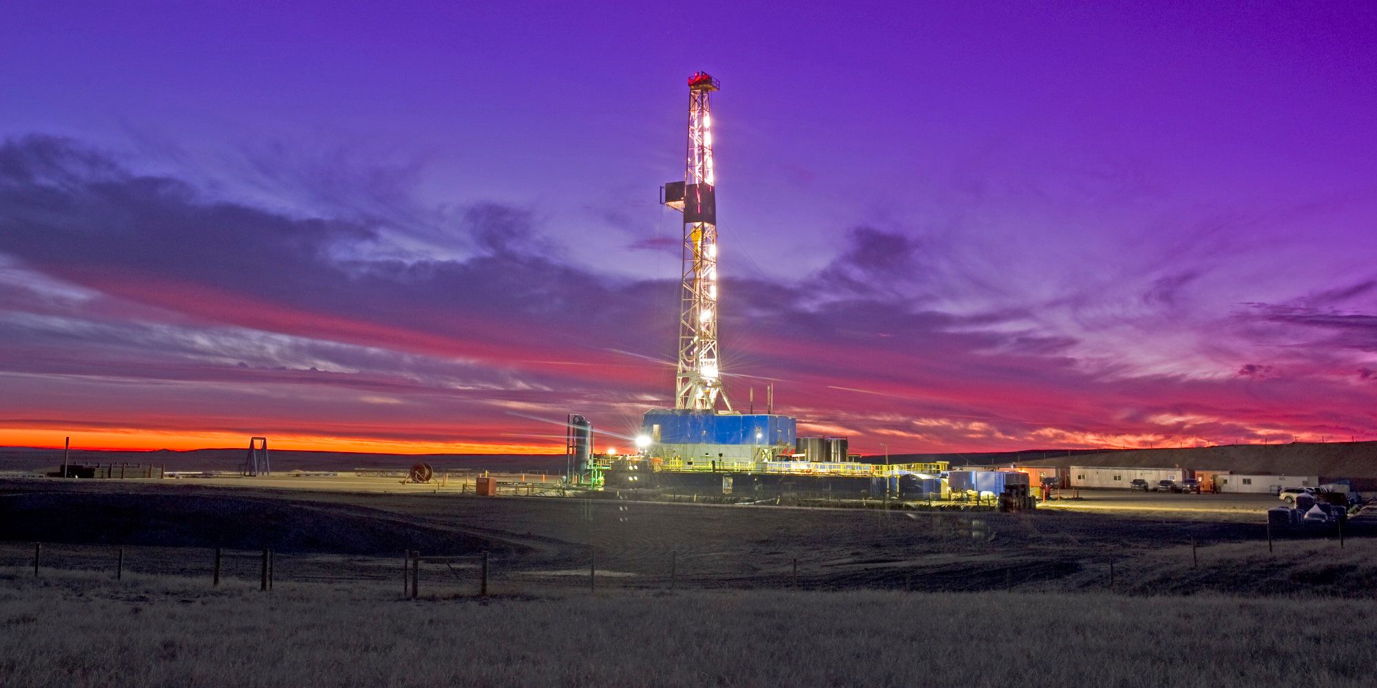 Hydraulic fracturing drilling rig at dusk