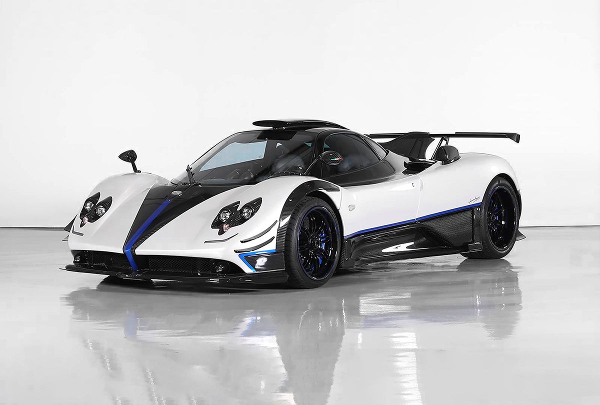 2017 Zonda Riviera Black And White Parked Front 3/4 View