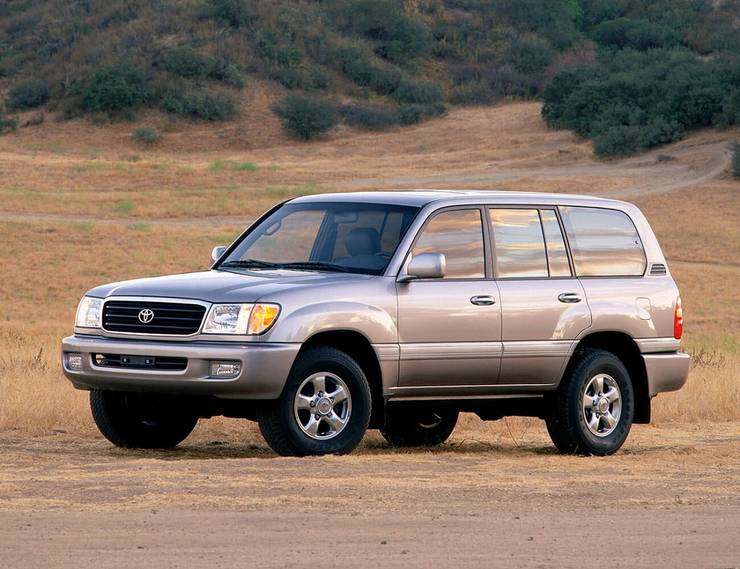 15 Photos Showing How Much The Toyota Land Cruiser Has Changed In