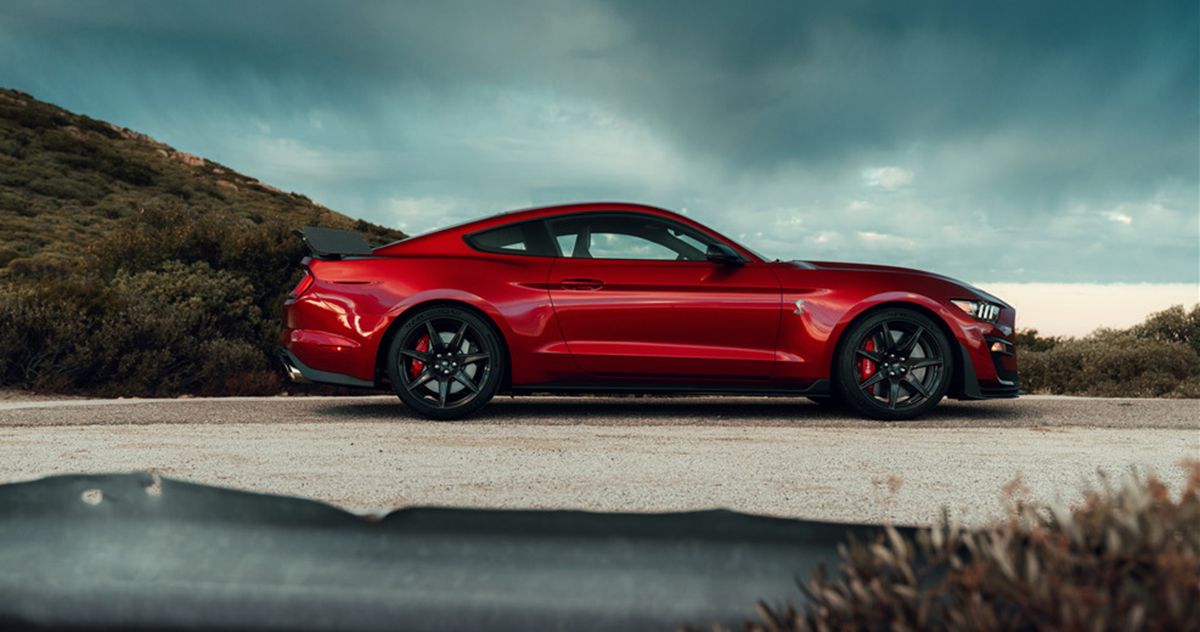 2020 Ford Mustang Shelby GT500 side profile desert road