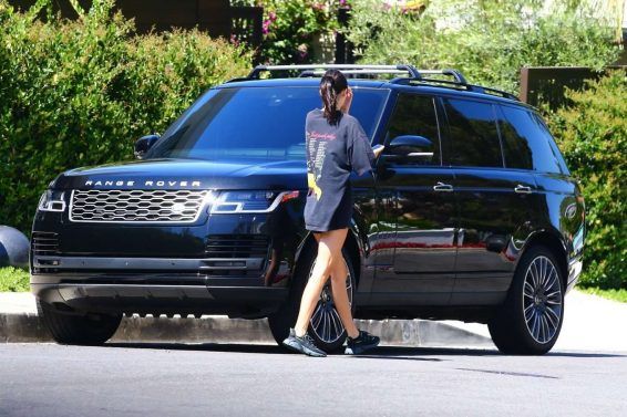 Kendall-Jenner-Range-Rover-Vogue