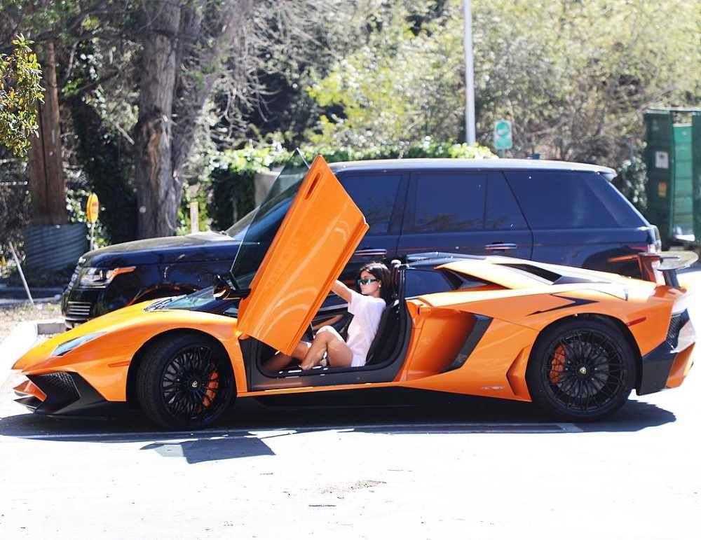 Kylie-Jenner-Lamborghini-Aventador-SV