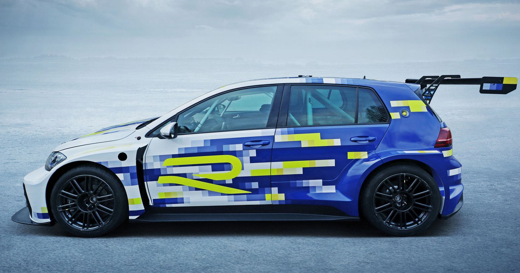 VW glimpses the futurer in e-Performance eGolf R concept