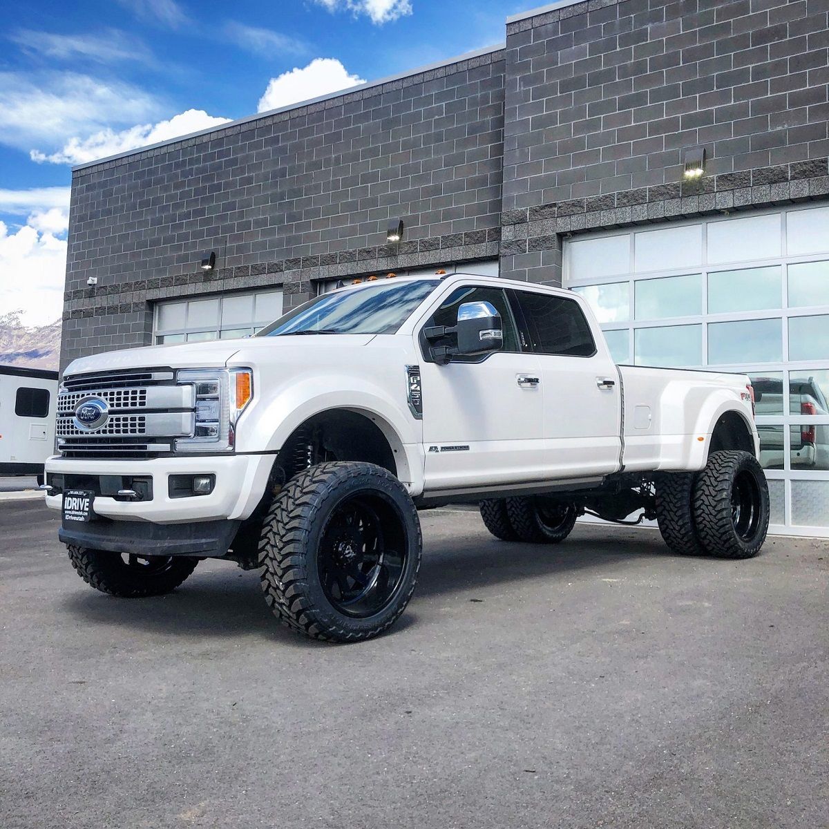 15 Larger Than Life Photos Of The Ford F-450 We Simply Can’t Get Enough Of