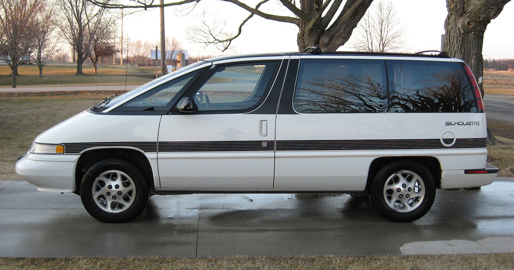 The Bad Olds: 1990 Oldsmobile Silhouette
