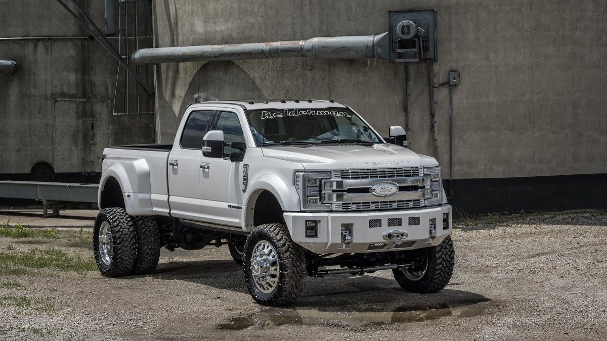 15 Larger Than Life Photos Of The Ford F-450 We Simply Can’t Get Enough Of